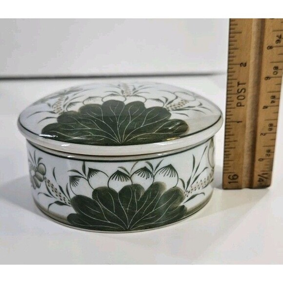 Vintage Celadon Trinket Box W Lotus Made in Thailand ~3.5" Handpainted Ceramic - Picture 8 of 12